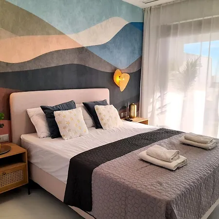 Sunset Cliffs Hotel *