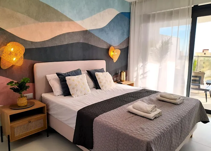 Sunset Cliffs Hotel *